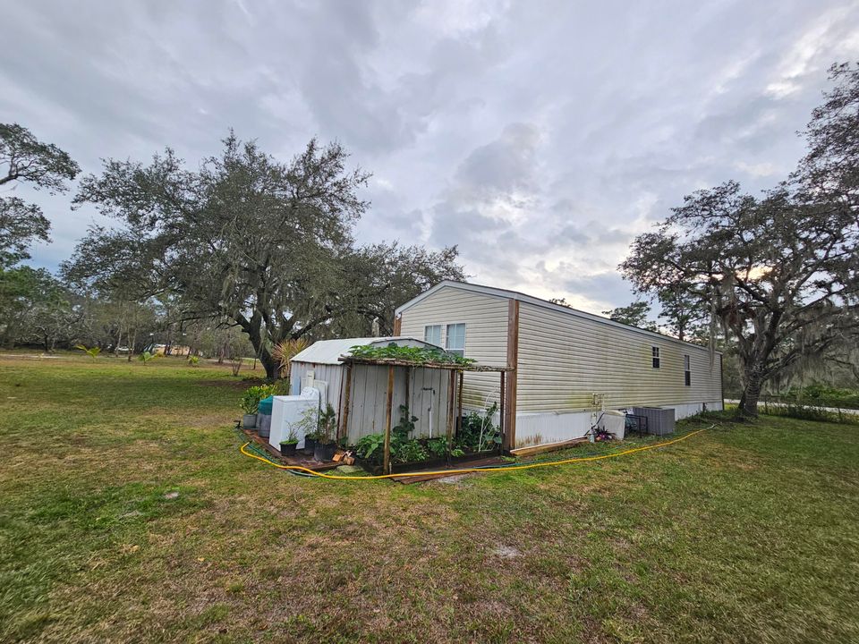 For Sale: $350,000 (2 beds, 2 baths, 900 Square Feet)
