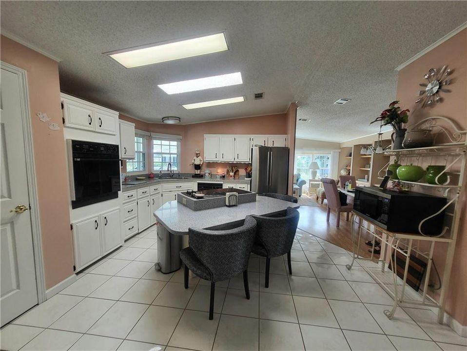 For Sale: $245,000 (2 beds, 2 baths, 1348 Square Feet)