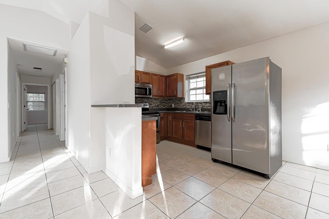 For Sale: $247,900 (3 beds, 2 baths, 1083 Square Feet)