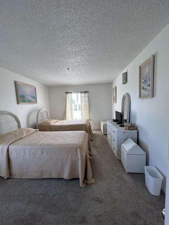 For Rent: $2,300 (2 beds, 2 baths, 1090 Square Feet)