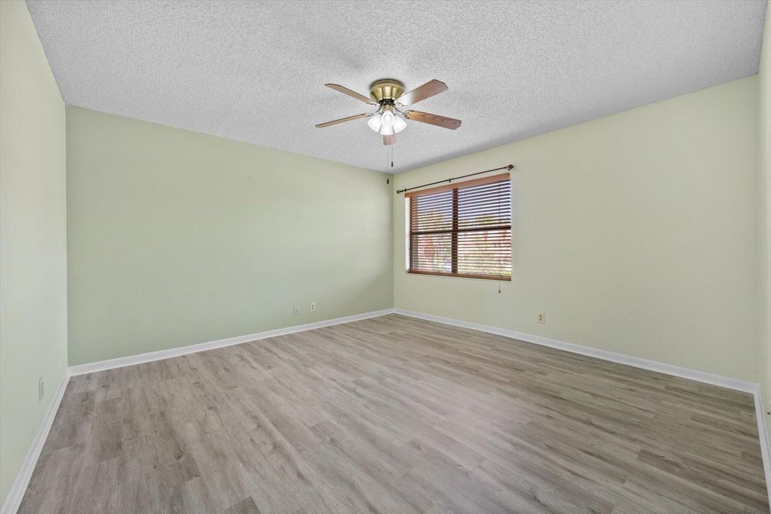 Active With Contract: $3,000 (3 beds, 2 baths, 1661 Square Feet)