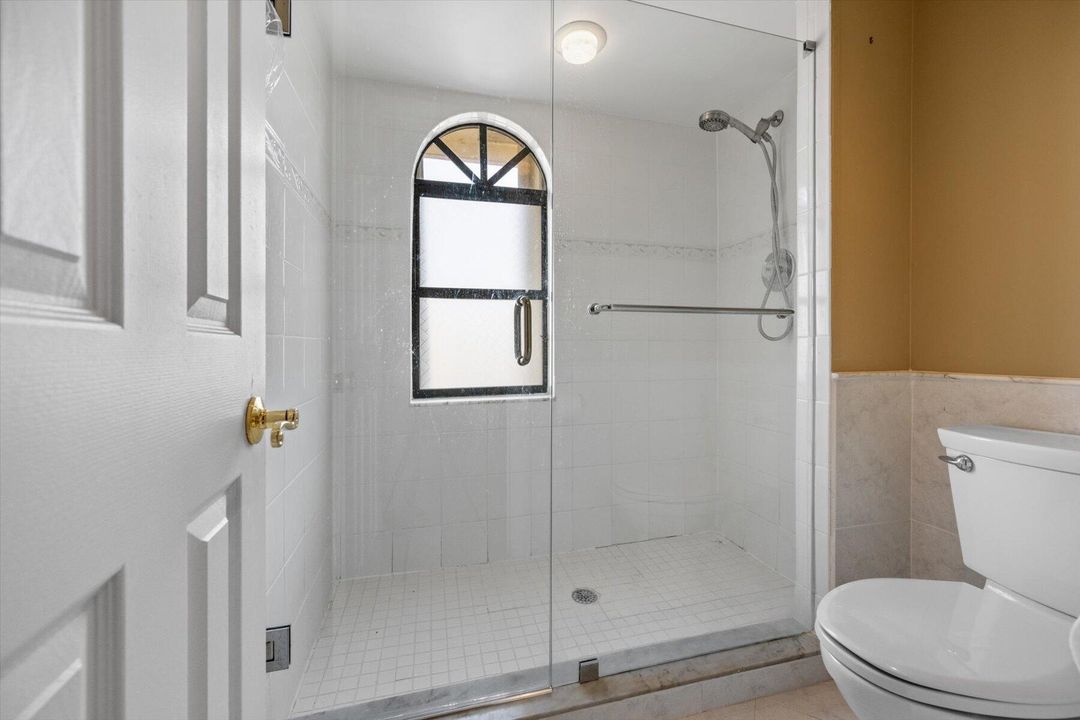 合同活跃: $3,000 (3 贝兹, 2 浴室, 1661 平方英尺)