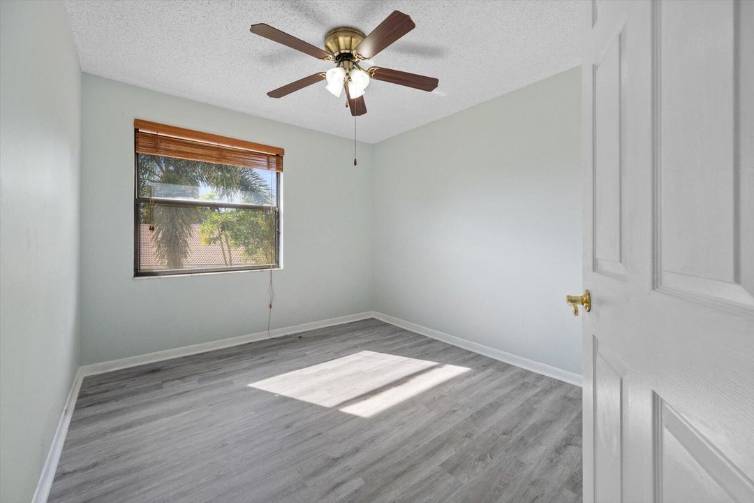 Active With Contract: $3,000 (3 beds, 2 baths, 1661 Square Feet)