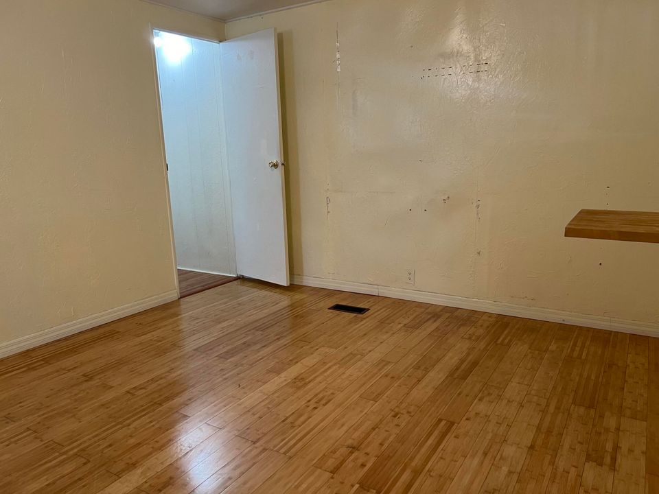 For Sale: $90,000 (2 beds, 2 baths, 1476 Square Feet)