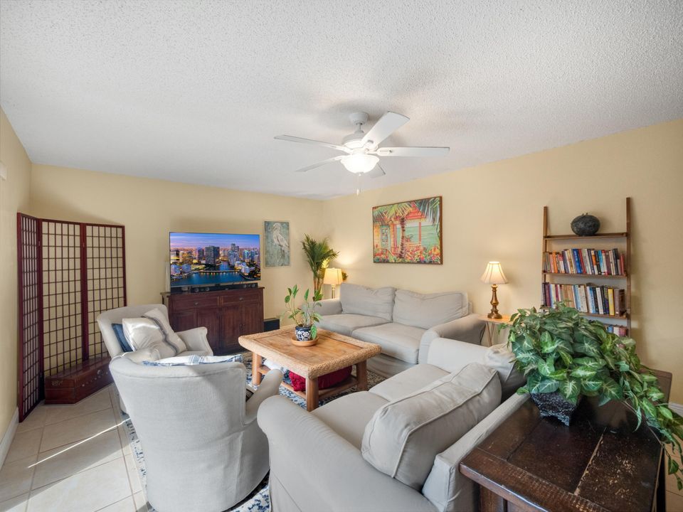 For Sale: $345,000 (2 beds, 2 baths, 1344 Square Feet)