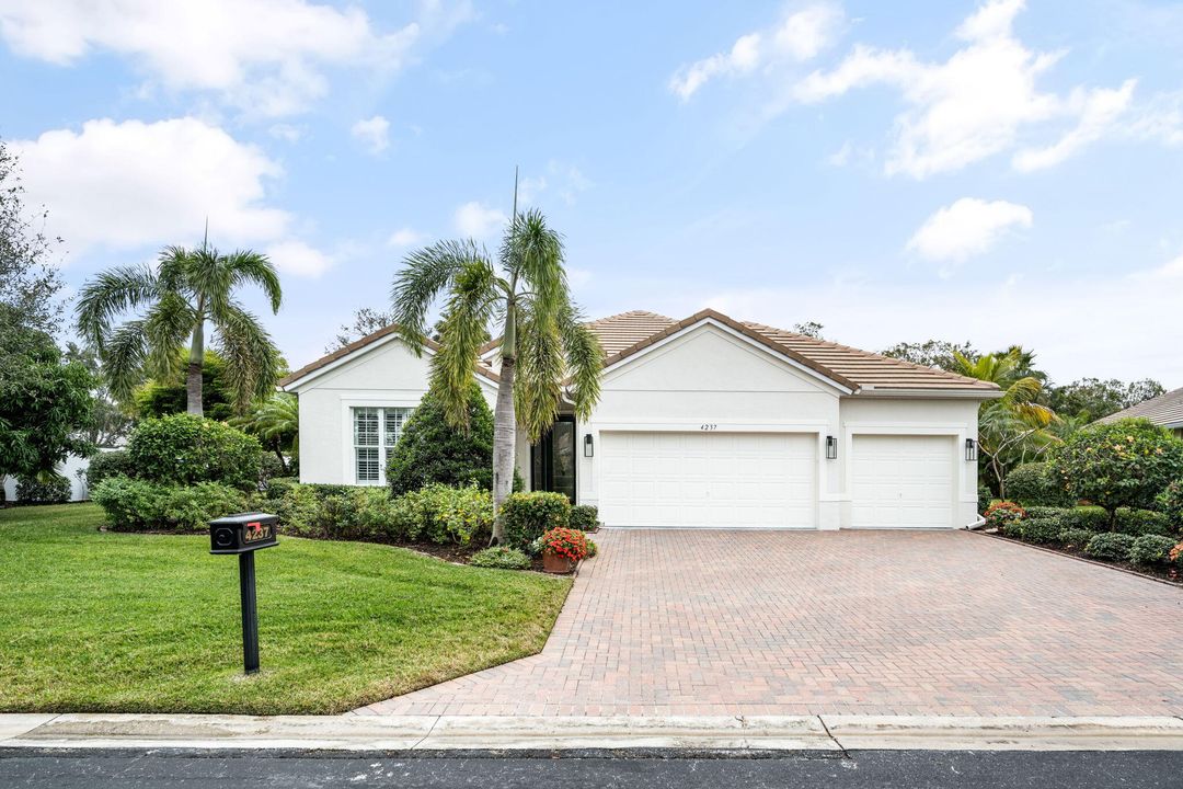 Active With Contract: $695,000 (3 beds, 3 baths, 2299 Square Feet)