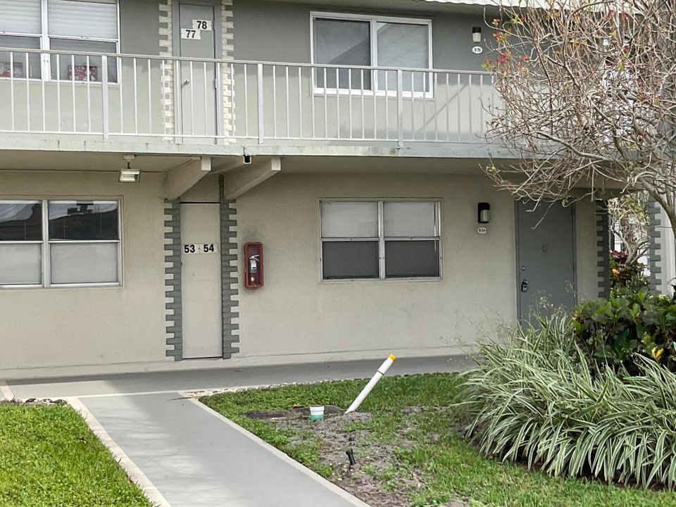 Active With Contract: $87,999 (1 beds, 1 baths, 720 Square Feet)