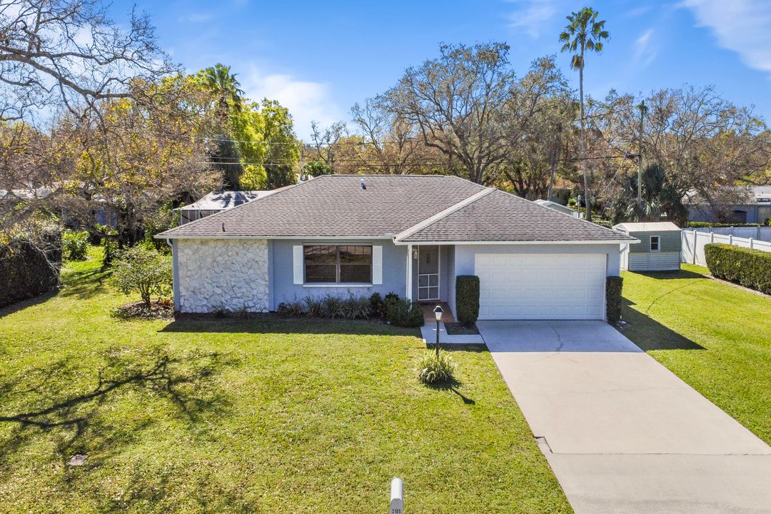 Recently Sold: $325,000 (2 beds, 2 baths, 1381 Square Feet)