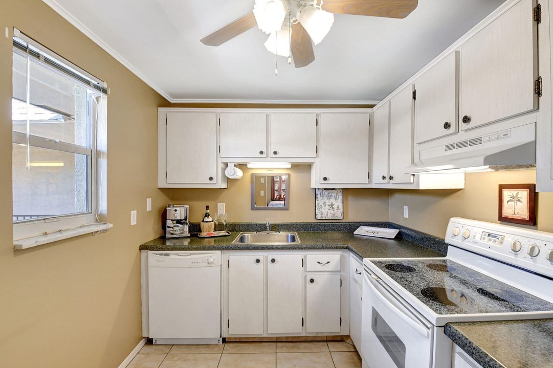 For Sale: $174,500 (2 beds, 2 baths, 998 Square Feet)