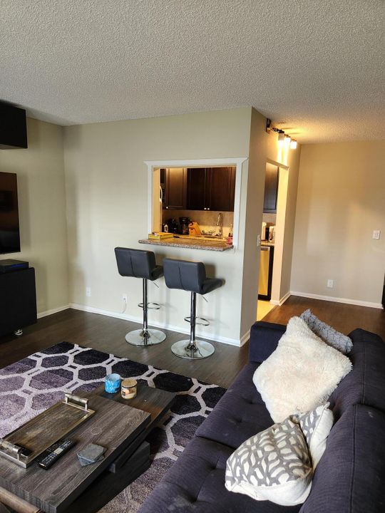 For Sale: $119,500 (1 beds, 1 baths, 720 Square Feet)
