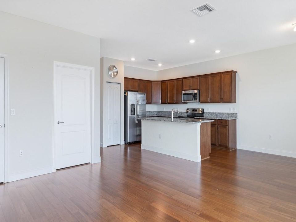 Active With Contract: $304,900 (3 beds, 2 baths, 1685 Square Feet)