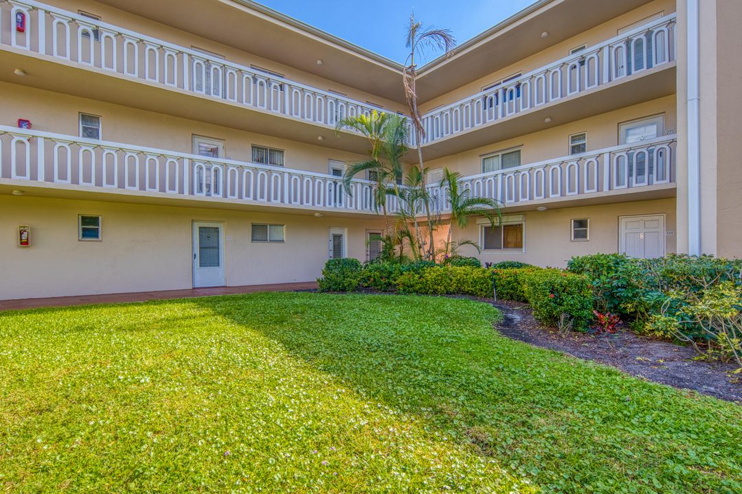 Active With Contract: $69,900 (2 beds, 2 baths, 894 Square Feet)