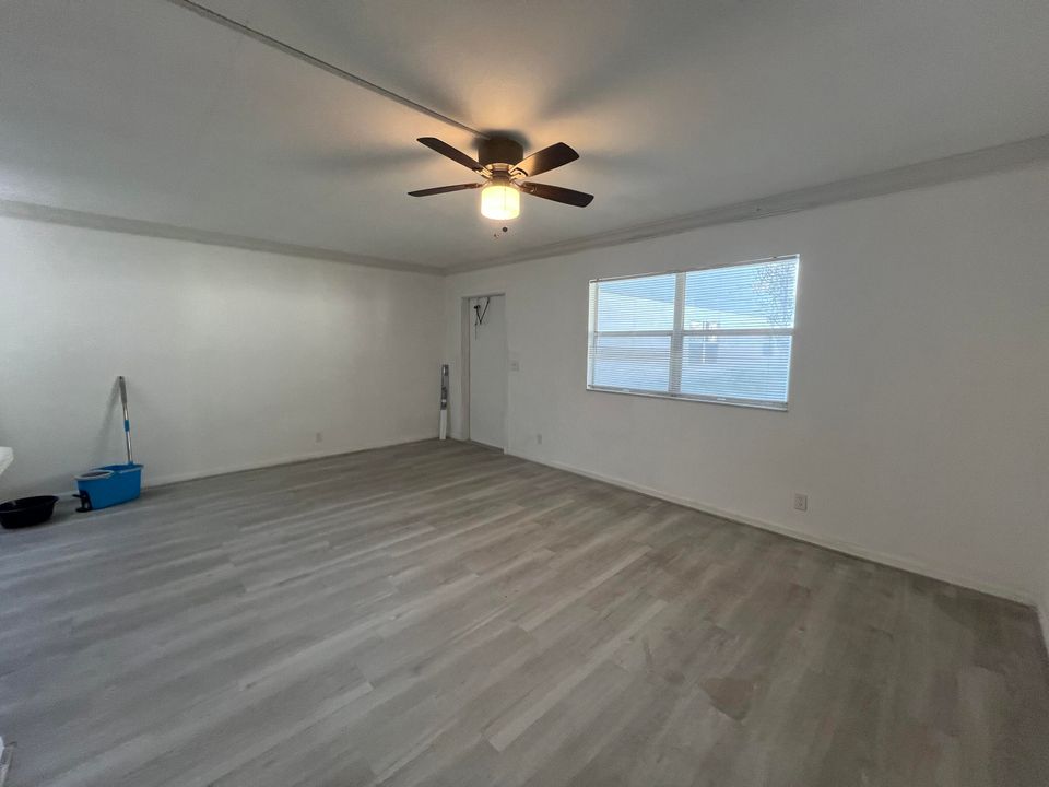 For Sale: $87,999 (1 beds, 1 baths, 720 Square Feet)