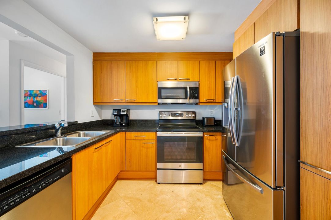 For Sale: $795,000 (1 beds, 1 baths, 724 Square Feet)