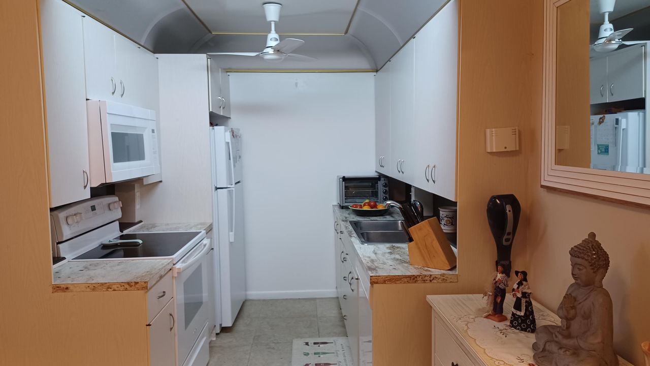For Sale: $112,000 (1 beds, 1 baths, 7 Square Feet)
