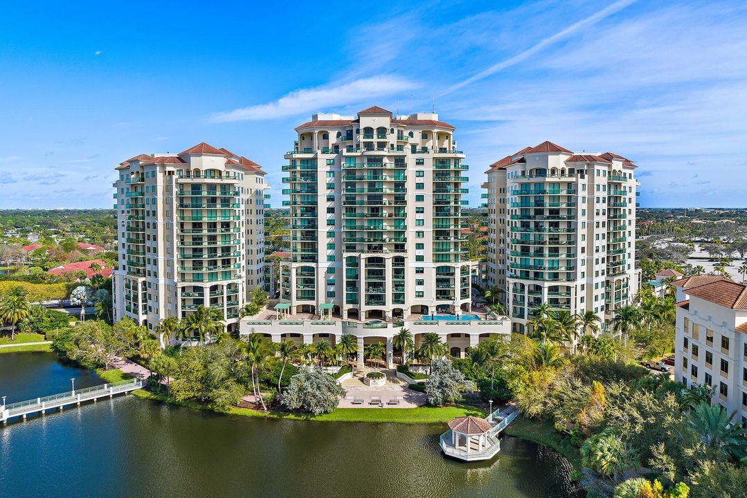 Recently Sold: $2,199,000 (3 beds, 3 baths, 3169 Square Feet)