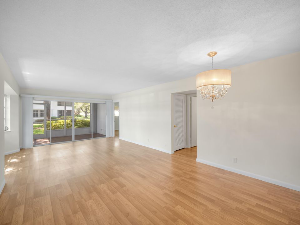 Active With Contract: $2,500 (2 beds, 2 baths, 920 Square Feet)