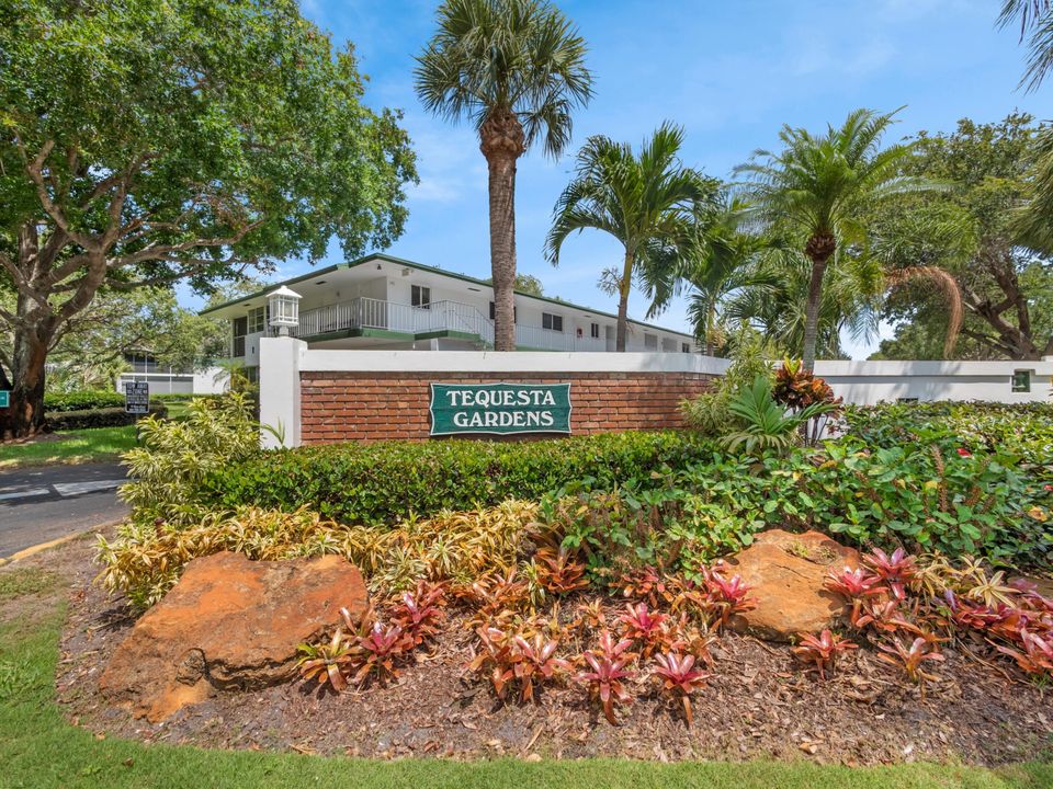 Active With Contract: $2,500 (2 beds, 2 baths, 920 Square Feet)