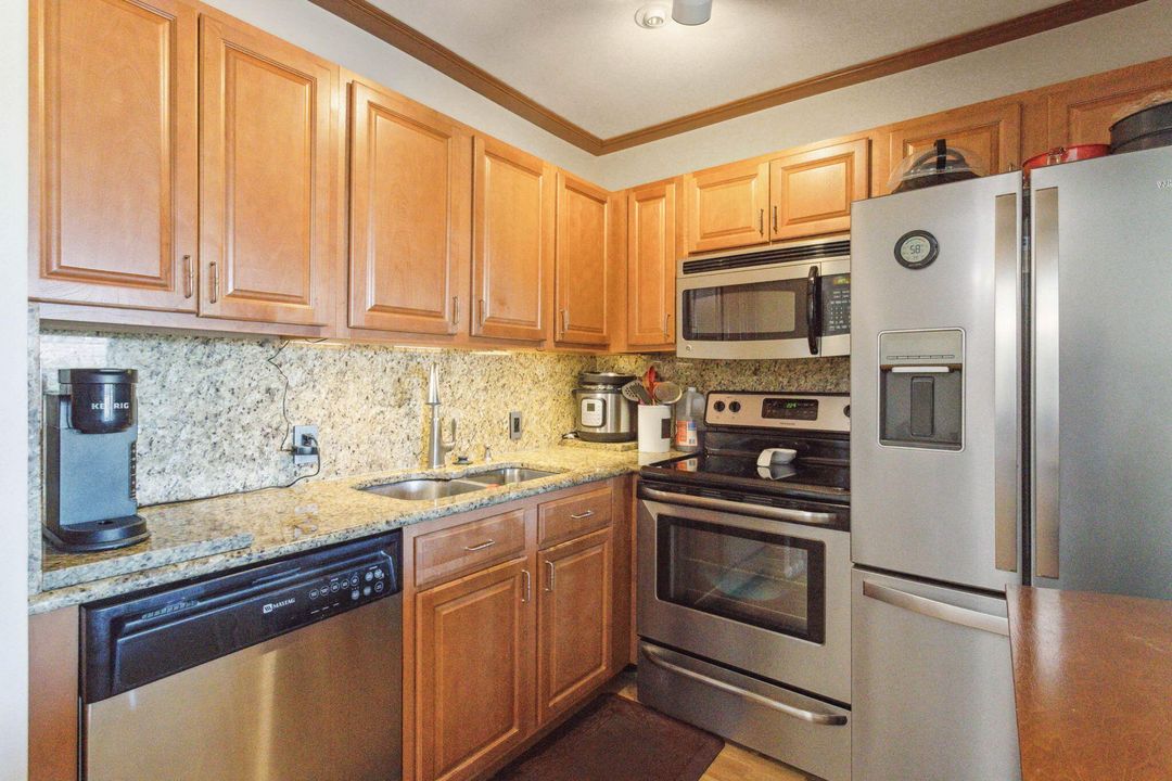 For Sale: $115,000 (1 beds, 1 baths, 720 Square Feet)
