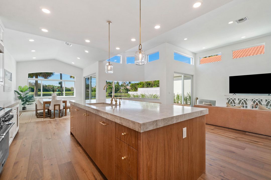 Recently Sold: $2,595,000 (3 beds, 3 baths, 2177 Square Feet)