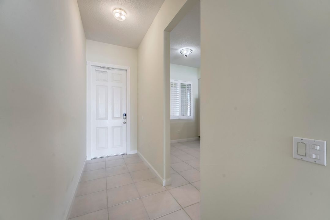 Active With Contract: $429,900 (2 beds, 2 baths, 1989 Square Feet)