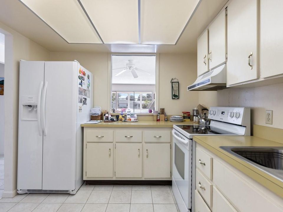 Active With Contract: $140,000 (2 beds, 2 baths, 1400 Square Feet)