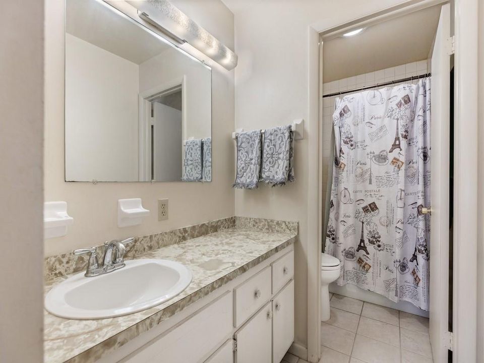 Active With Contract: $140,000 (2 beds, 2 baths, 1400 Square Feet)