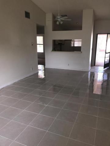 Active With Contract: $1,950 (2 beds, 2 baths, 920 Square Feet)