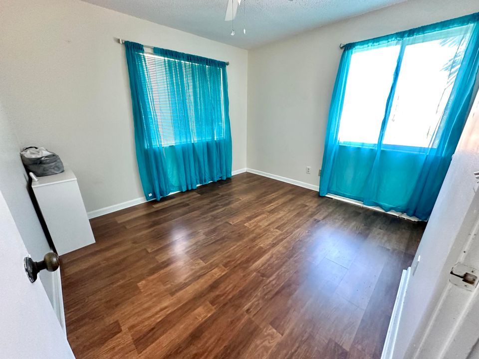 Active With Contract: $1,500 (2 beds, 2 baths, 960 Square Feet)