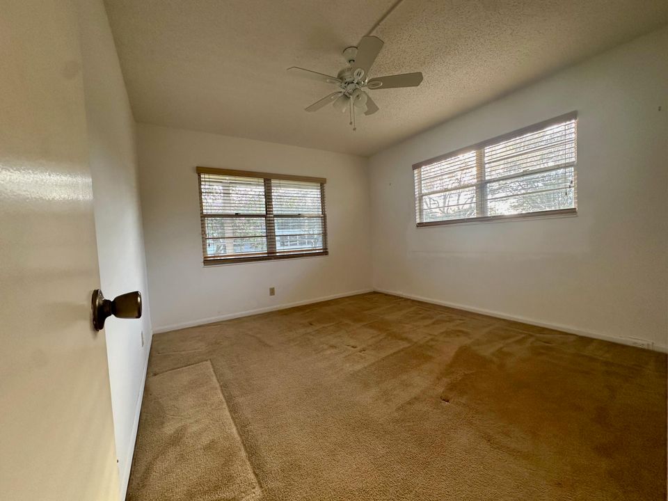 For Sale: $119,000 (2 beds, 1 baths, 840 Square Feet)