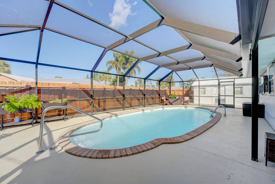 Active With Contract: $459,000 (3 beds, 2 baths, 2060 Square Feet)