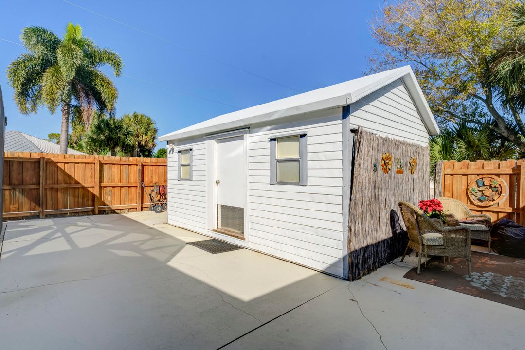 Active With Contract: $459,000 (3 beds, 2 baths, 2060 Square Feet)