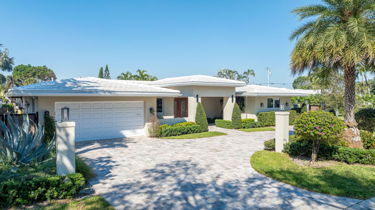 Active With Contract: $1,635,000 (3 beds, 3 baths, 2093 Square Feet)