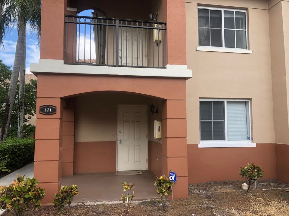 Recently Rented: $2,150 (3 beds, 2 baths, 1092 Square Feet)