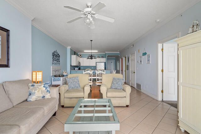 For Sale: $500,000 (2 beds, 2 baths, 1006 Square Feet)