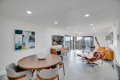 For Sale: $810,000 (2 beds, 2 baths, 980 Square Feet)