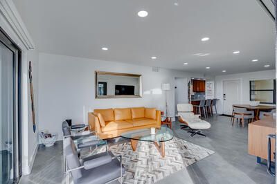 For Sale: $810,000 (2 beds, 2 baths, 980 Square Feet)
