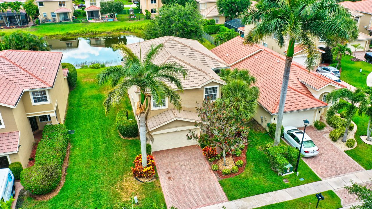 Recently Sold: $780,000 (5 beds, 4 baths, 3104 Square Feet)