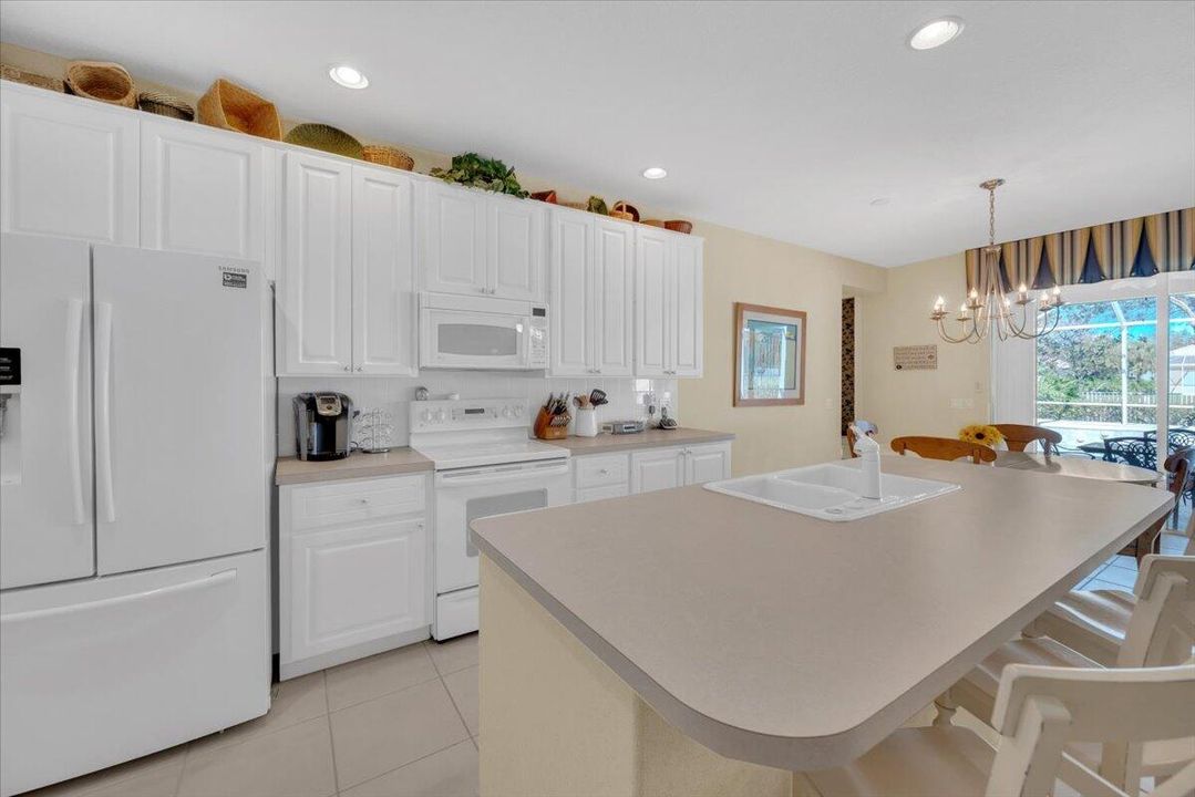 Active With Contract: $825,000 (5 beds, 3 baths, 2992 Square Feet)