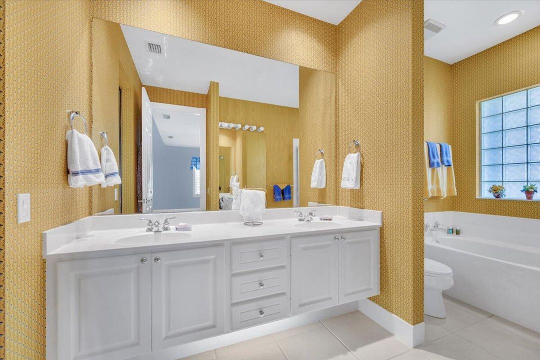 Active With Contract: $825,000 (5 beds, 3 baths, 2992 Square Feet)