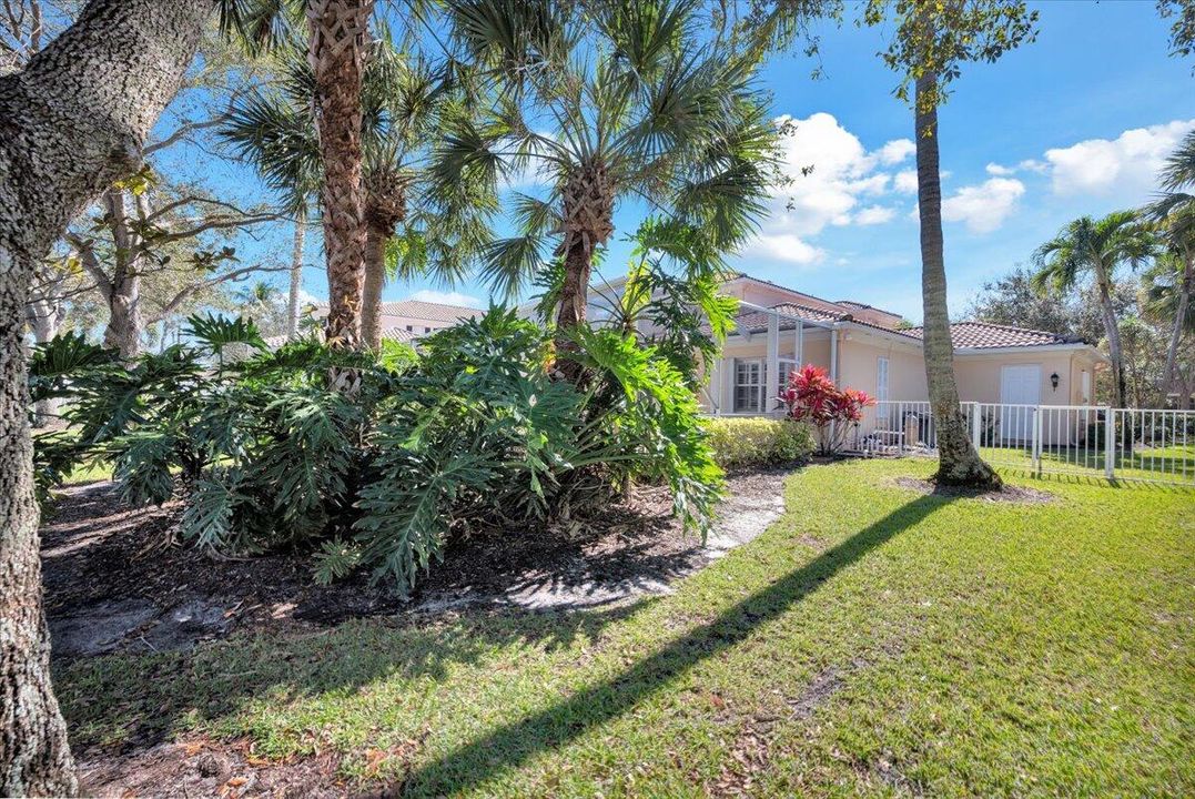 Active With Contract: $825,000 (5 beds, 3 baths, 2992 Square Feet)