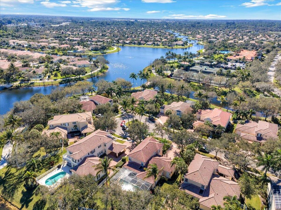 Active With Contract: $825,000 (5 beds, 3 baths, 2992 Square Feet)