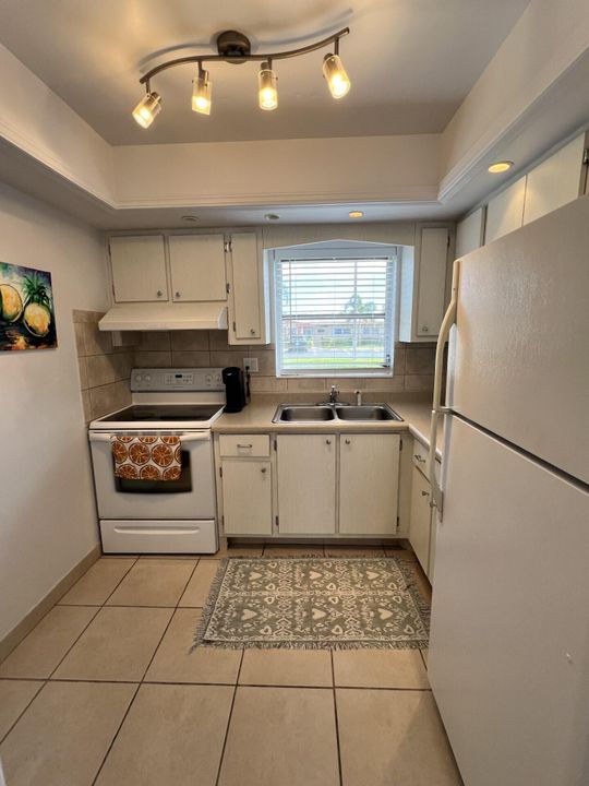 For Sale: $100,000 (1 beds, 1 baths, 612 Square Feet)