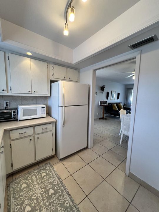 For Sale: $100,000 (1 beds, 1 baths, 612 Square Feet)