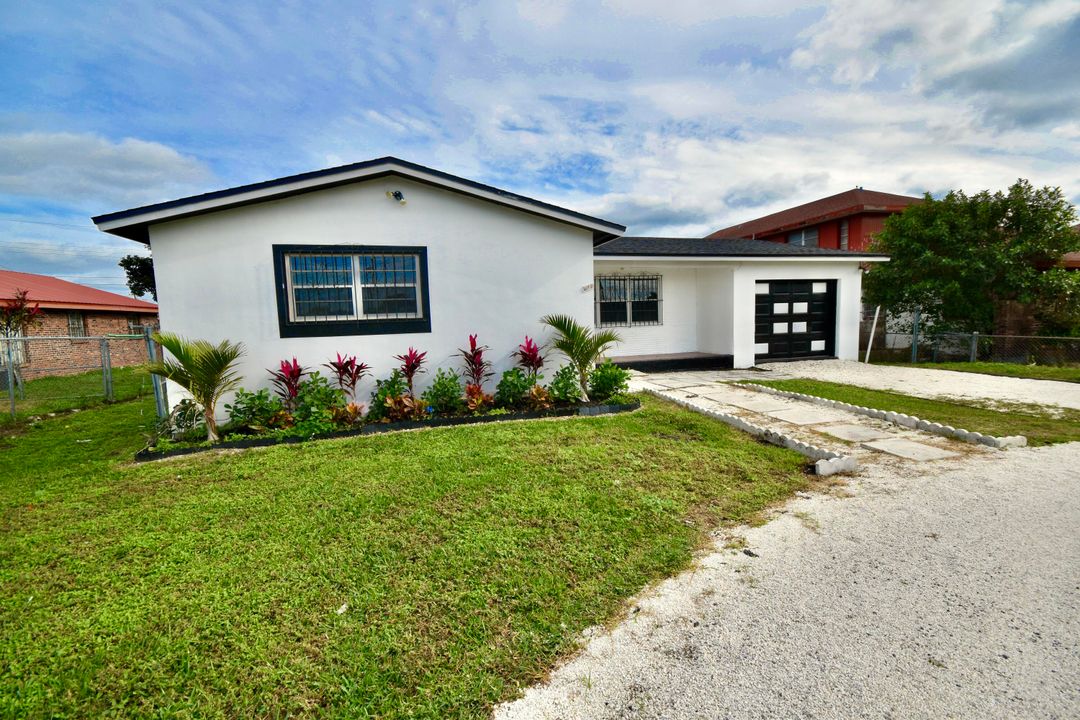 For Sale: $300,000 (4 beds, 2 baths, 1749 Square Feet)