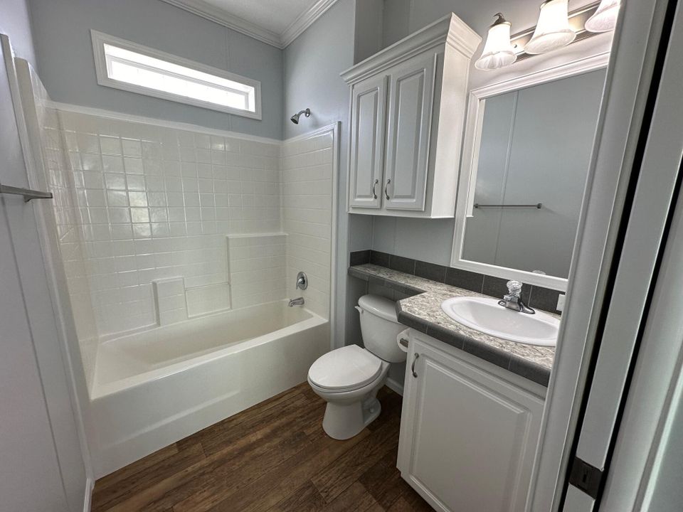 For Sale: $319,900 (2 beds, 2 baths, 915 Square Feet)