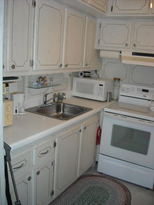 For Sale: $95,000 (1 beds, 1 baths, 615 Square Feet)