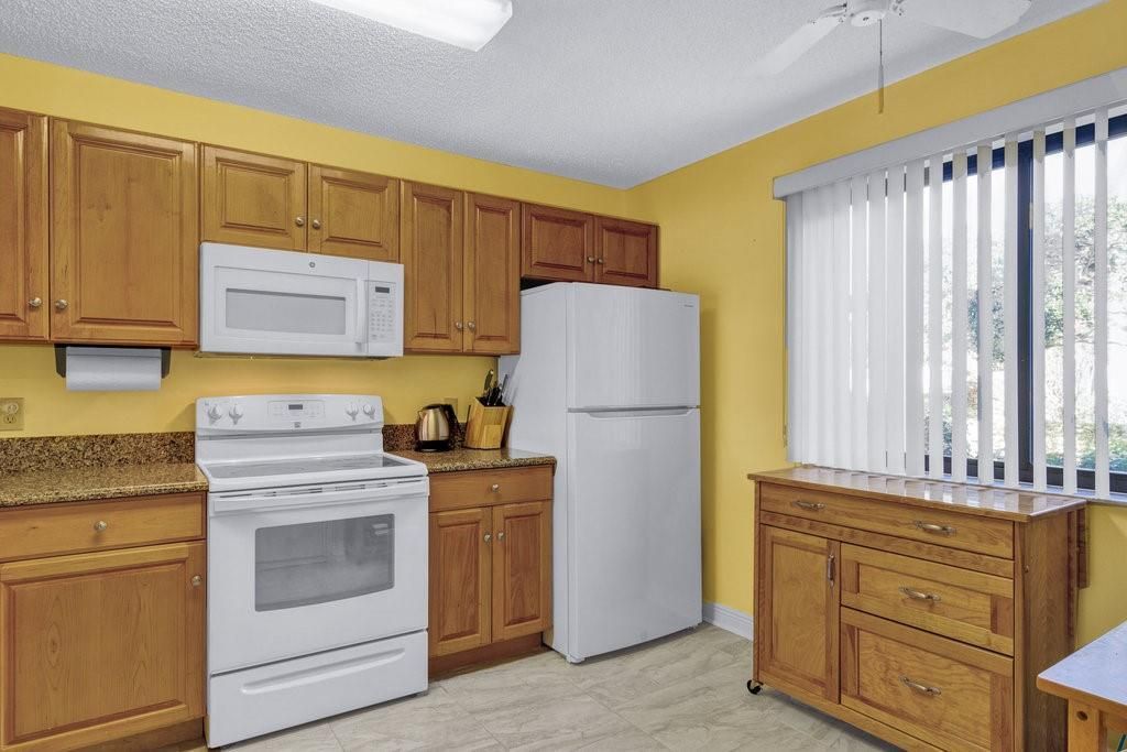 For Sale: $258,500 (2 beds, 2 baths, 1080 Square Feet)