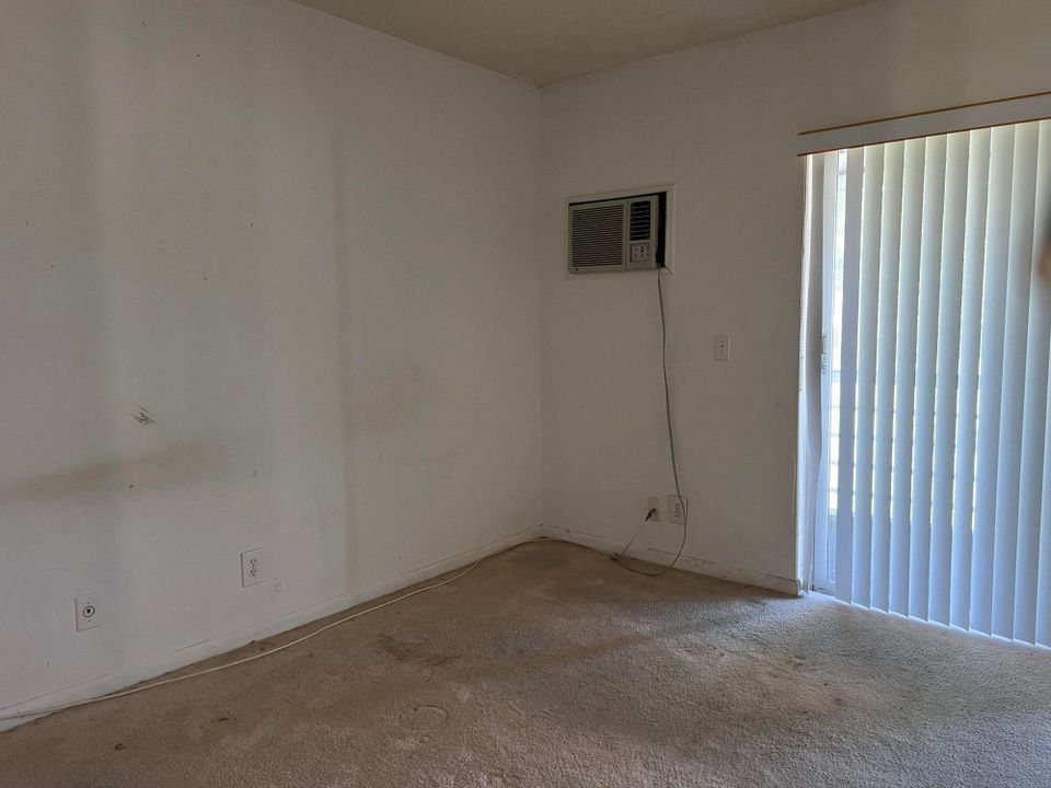 For Sale: $87,500 (1 beds, 1 baths, 465 Square Feet)