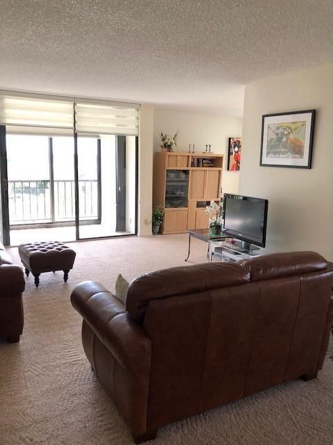 Active With Contract: $4,250 (2 beds, 2 baths, 1255 Square Feet)